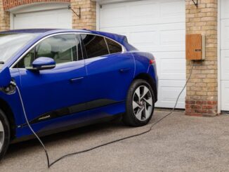 choisir un fabricant de bornes de recharge pour entreprise ou copropriété