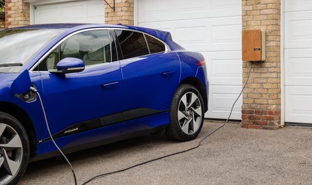 choisir un fabricant de bornes de recharge pour entreprise ou copropriété